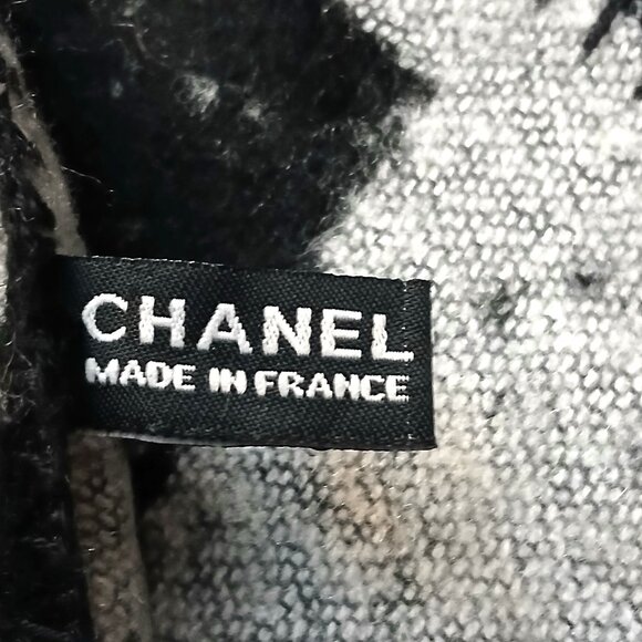 CHANEL No. 5 Vintage Black & Gray Reversible Blanket Wrap Shawl w/ CC Logo - Picture 12 of 13
